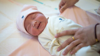 Narozeni na Nový rok: 1. ledna se po celém světě narodilo přes 395 000 dětí