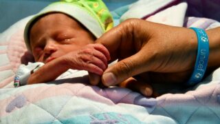 Jak vypadá porodní péče v Africe nebo Asii?