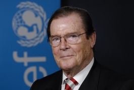 Odešel sir Roger Moore