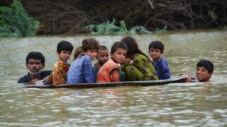 Záplavy v Pákistánu ohrožují životy 3,4 milionů dětí