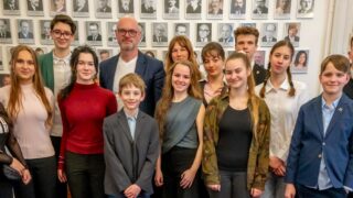 Škola očima mladých: Finalisté Dítěte Česka debatovali s&nbsp;ministrem školství o&nbsp;zákazu mobilů i&nbsp;šikaně