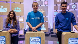 Herec Dan Krejčík a&nbsp;finalisté ankety Dítě Česka v&nbsp;soutěži Kde domov můj